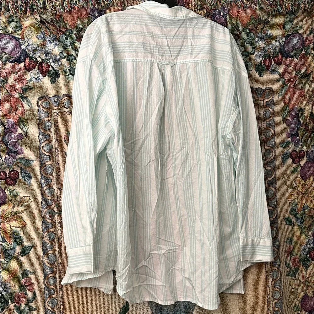 NWT old navy oversized top - Picture 3 of 4